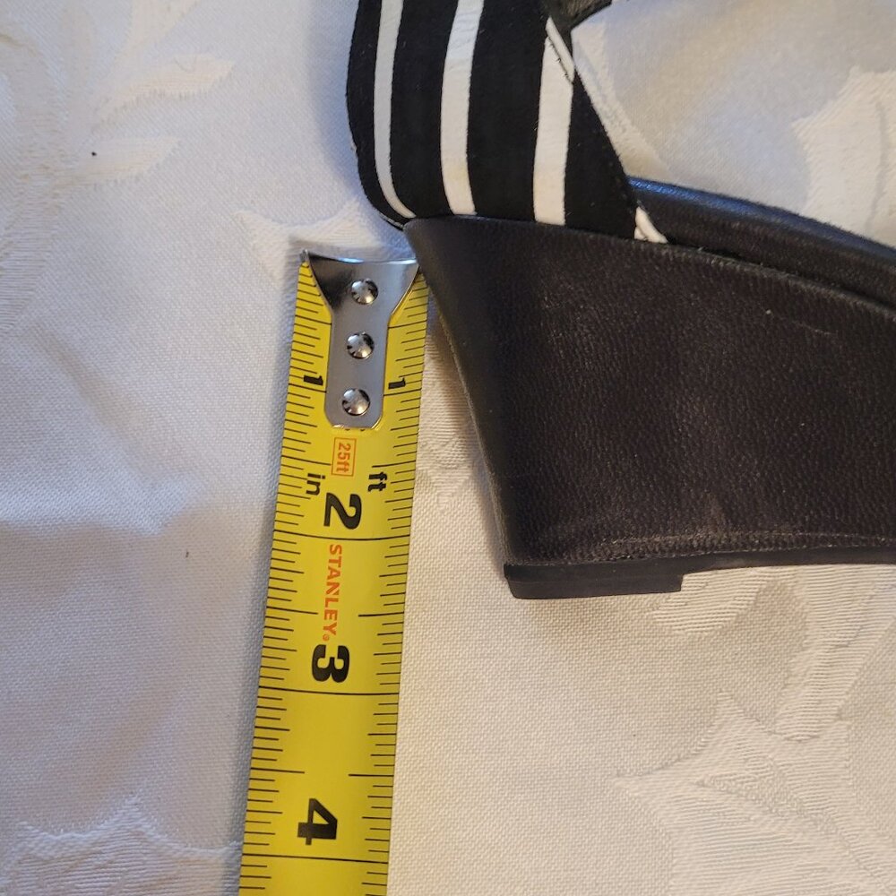 🎉NWT🎉 Django & Juliette Black/White Leather Sandals - Picture 6 of 8